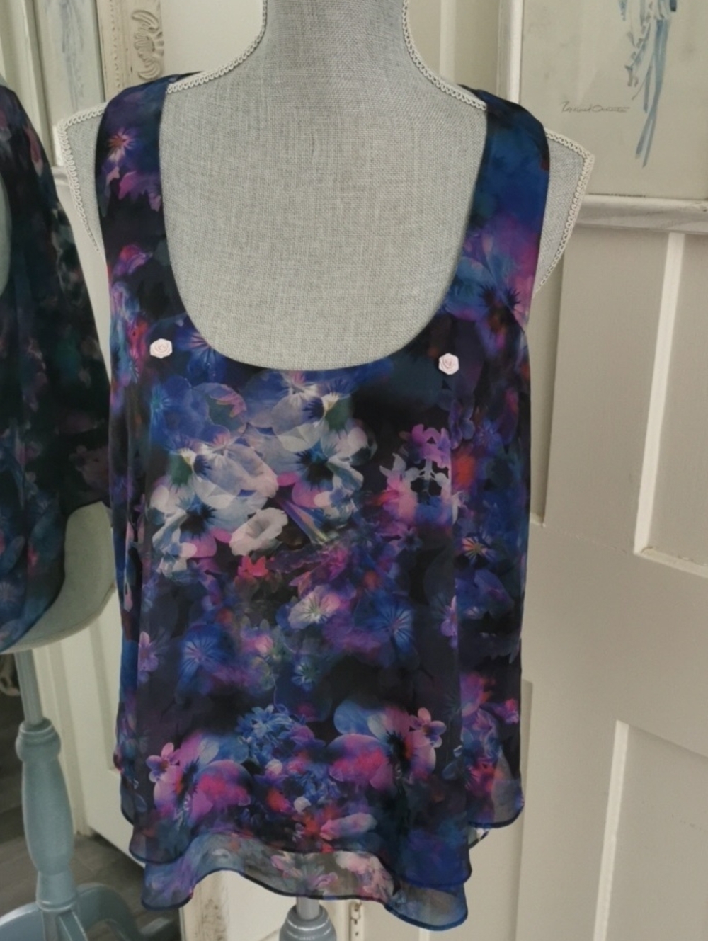 Vintage Guess Bombay Watercolor Floral 2000's Ruffle Tank Top. Size XL